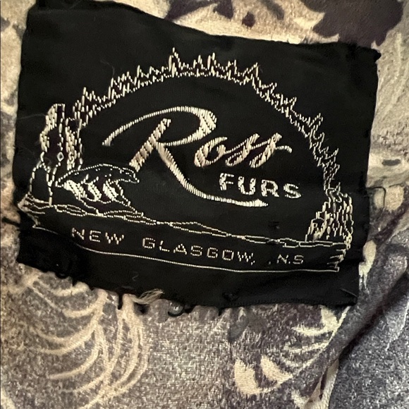 Luxurious vintage Fur Coat - Picture 3 of 4